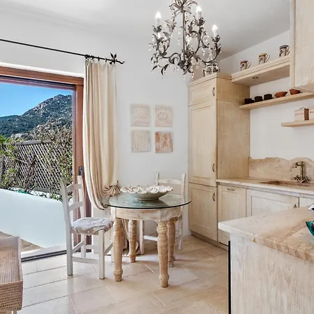 Porto Cervo - Elegante Con Giardino E Parcheggio